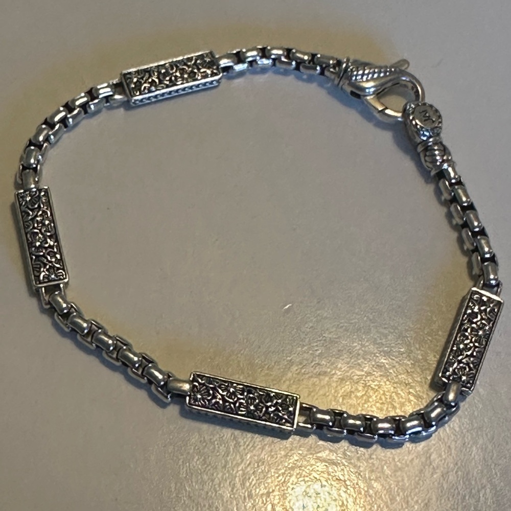 JAi Heritage Texture Floral Station Box Chain Bracelet